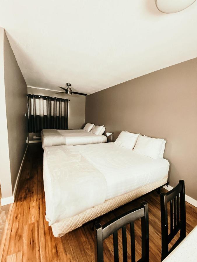 Hinton Highway Inn Buitenkant foto