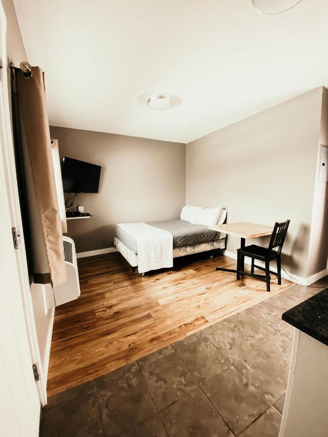 Hinton Highway Inn Buitenkant foto